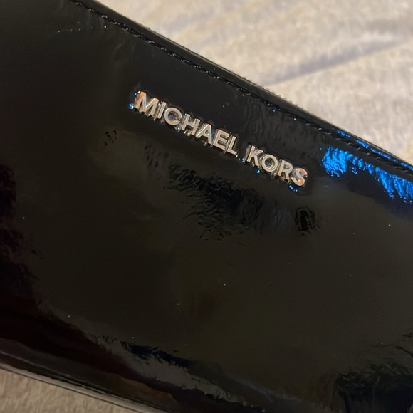 Michael Kors patent leather long wallet - Picture 4 of 7